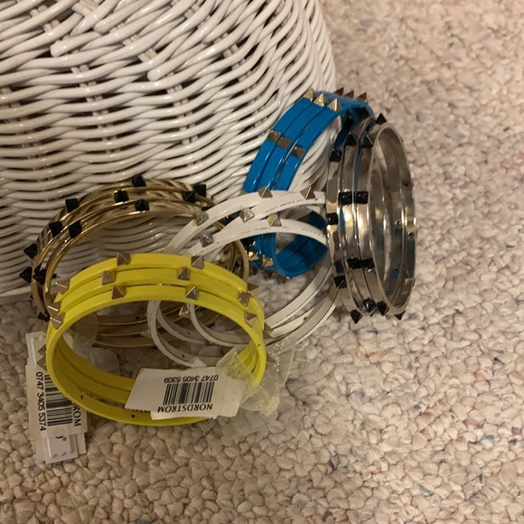 Bracelets - Picture 2 of 5